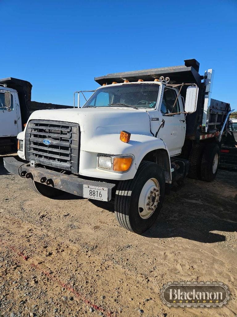 1996 Ford F-800 Equipment Image0