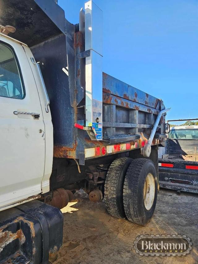 Image of Ford F-800 equipment image 1