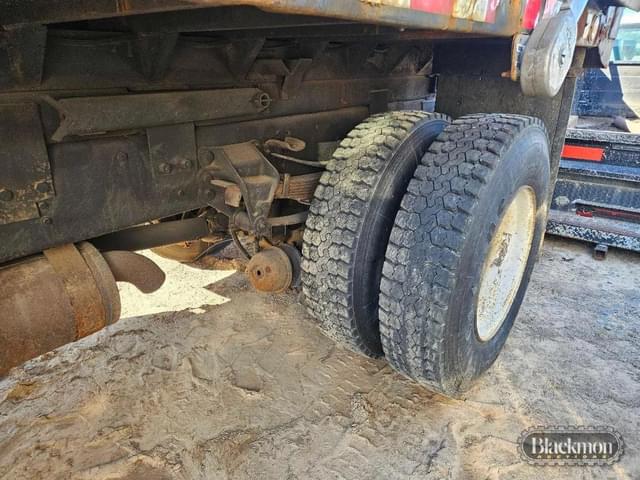 Image of Ford F-800 equipment image 3