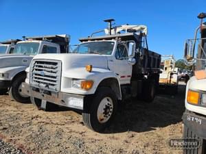 1996 Ford F-800 Image