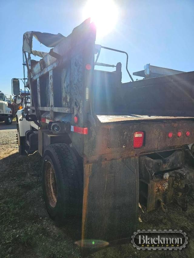 Image of Ford F-800 equipment image 3
