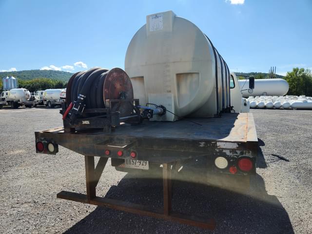 Image of Ford F-800 equipment image 2