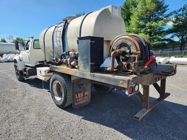 Image of Ford F-800 equipment image 1