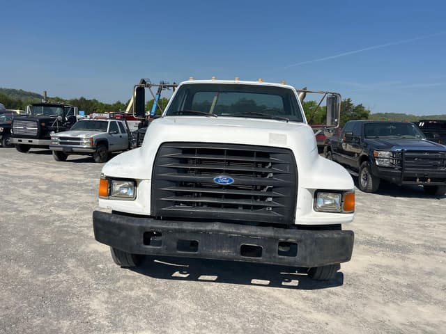 Image of Ford F-800 equipment image 2