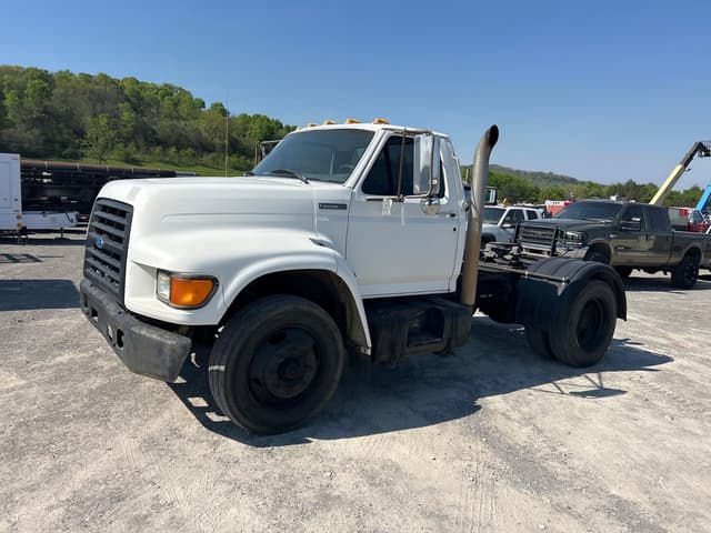 Image of Ford F-800 equipment image 1