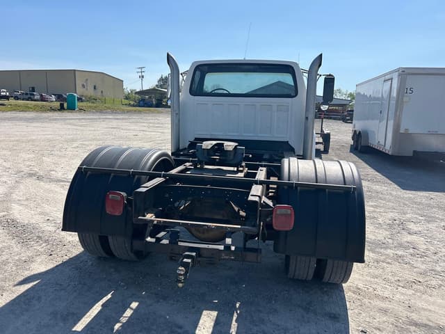 Image of Ford F-800 equipment image 4