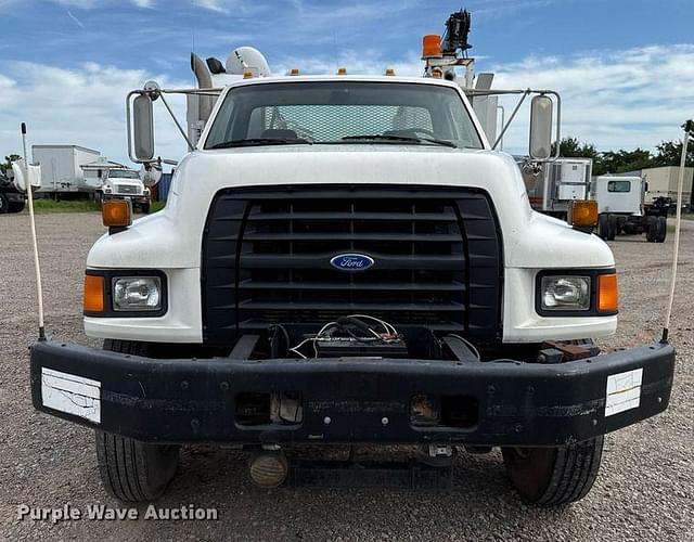 Image of Ford F-800 equipment image 1