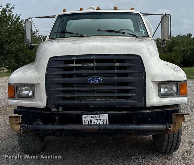 Image of Ford F-800 equipment image 1