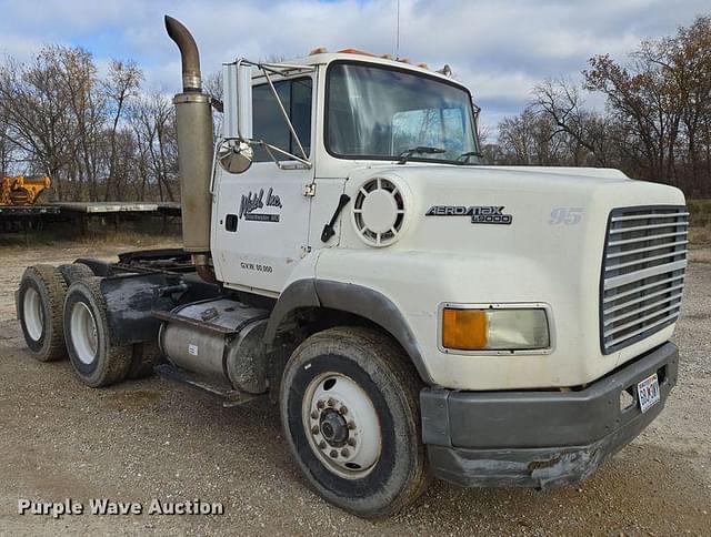 Image of Ford L9000 equipment image 2