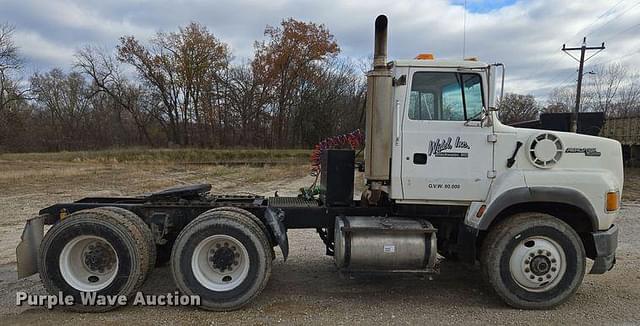 Image of Ford L9000 equipment image 3