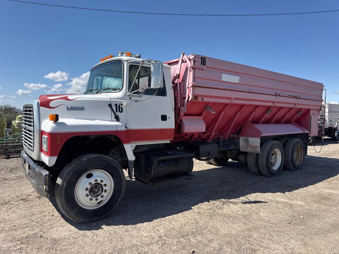 Image of Ford L8000 Primary image