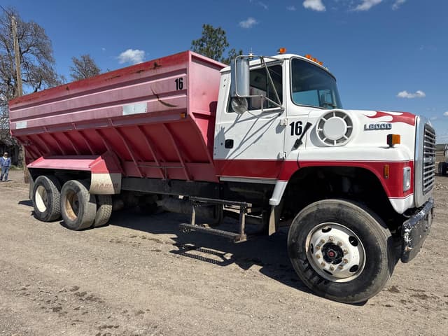 Image of Ford L8000 equipment image 1
