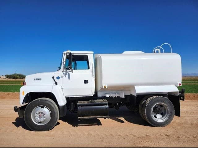 Image of Ford L8000 equipment image 1