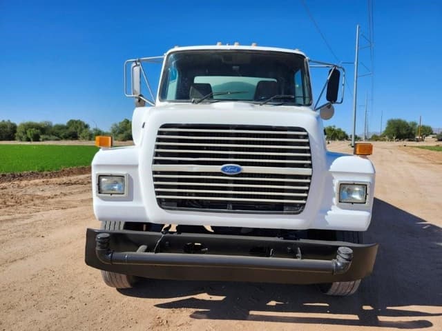 Image of Ford L8000 equipment image 2