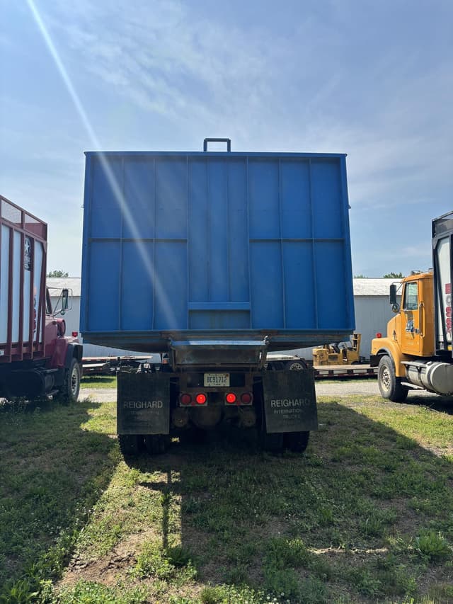 Image of Ford L8000 equipment image 3