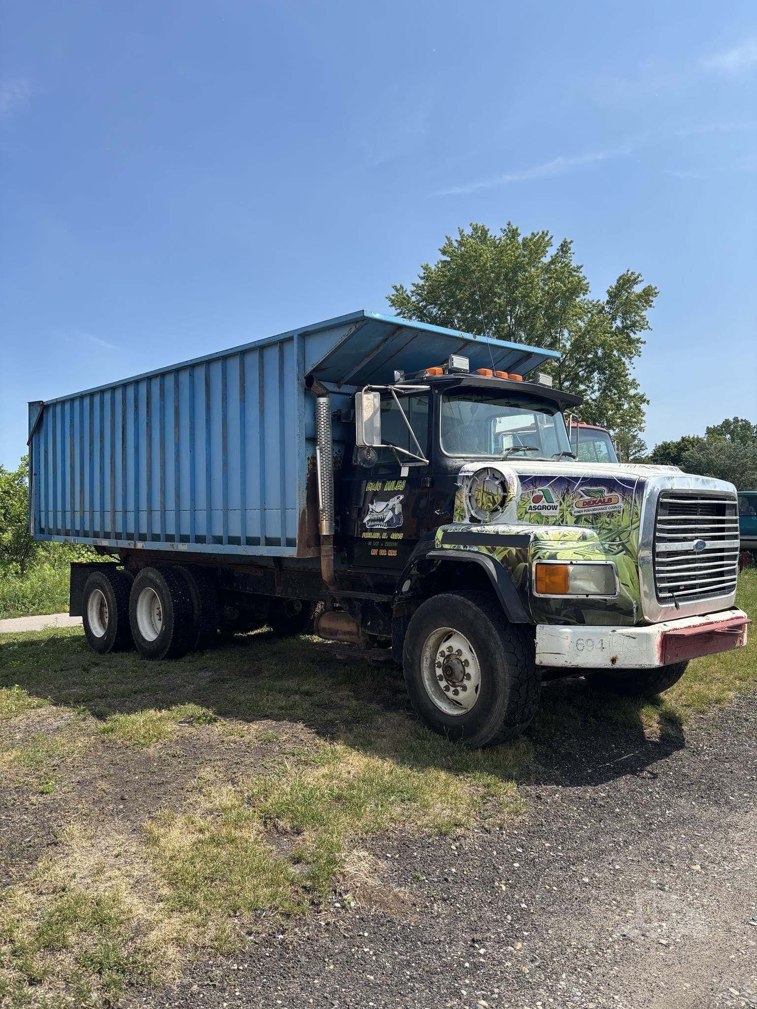 1996 Ford L8000 Equipment Image0