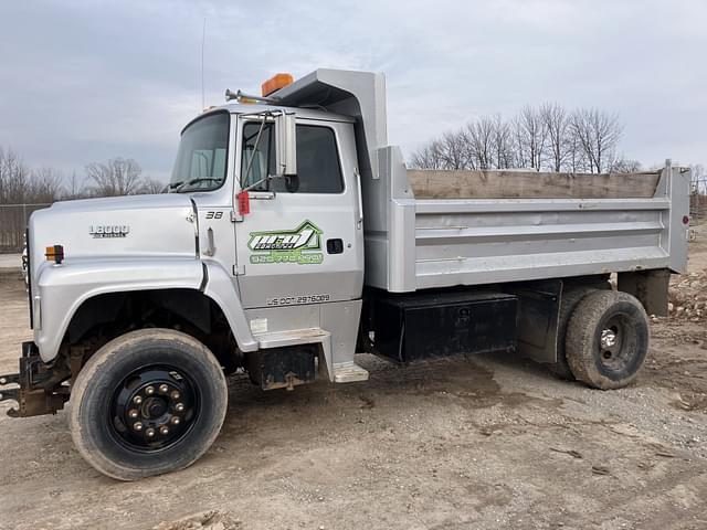 Image of Ford L8000 equipment image 1
