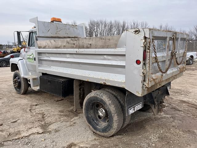 Image of Ford L8000 equipment image 2