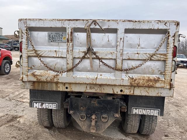 Image of Ford L8000 equipment image 3
