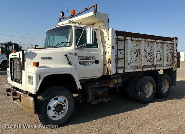 Main image Ford L8000