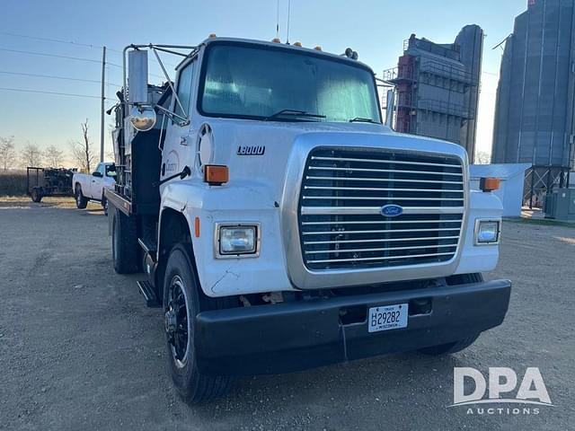 Image of Ford L8000 equipment image 4