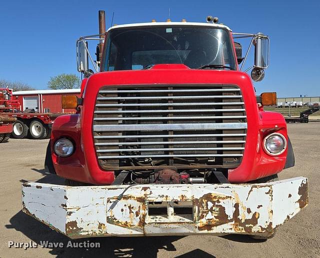 Image of Ford L8000 equipment image 1