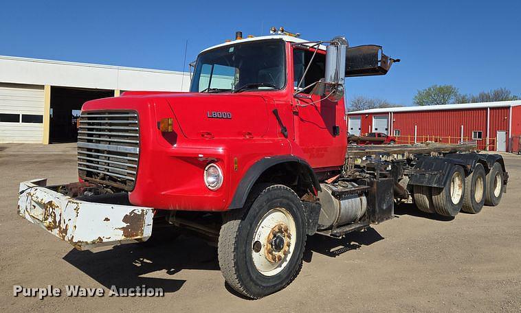 Image of Ford L8000 Primary image