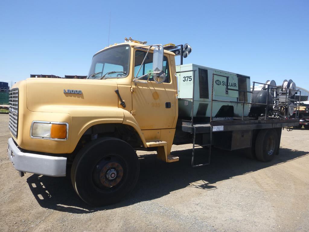 Image of Ford L8000 Primary image