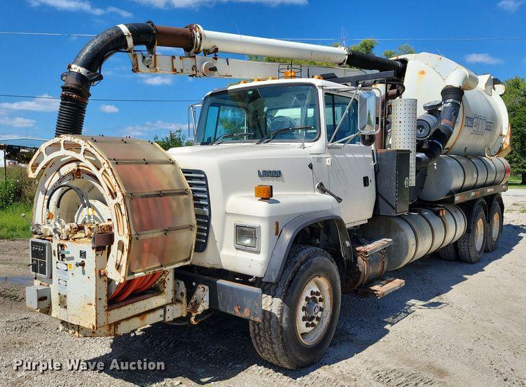Image of Ford L8000 Primary image
