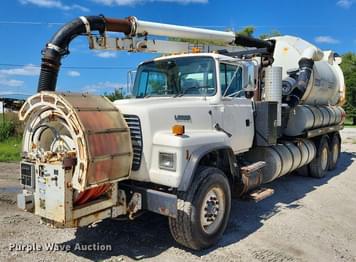 Main image Ford L8000