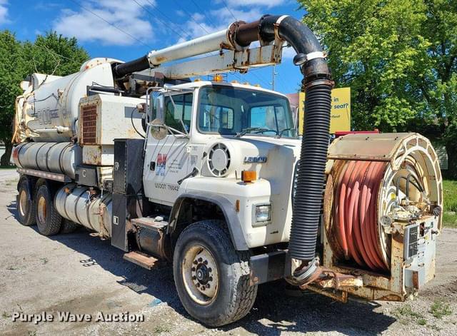 Image of Ford L8000 equipment image 2