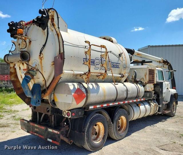 Image of Ford L8000 equipment image 4