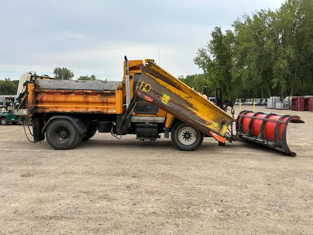 Image of Ford L8000 equipment image 3