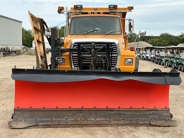 Image of Ford L8000 equipment image 1
