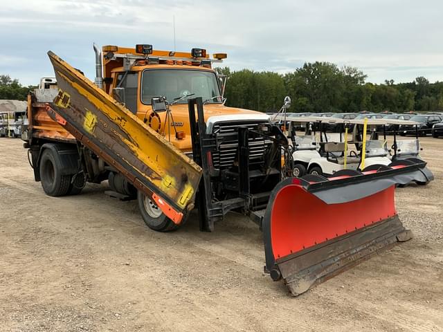 Image of Ford L8000 equipment image 2