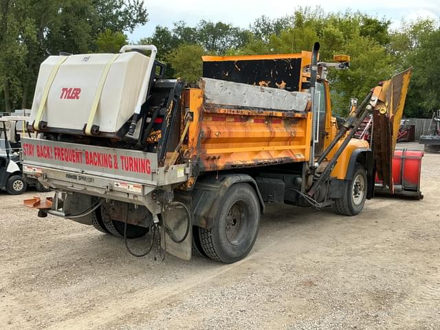 Image of Ford L8000 equipment image 4