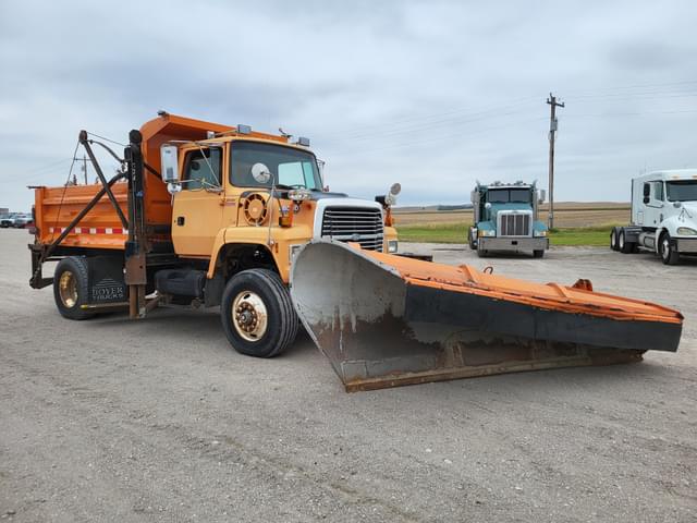 Image of Ford L8000 equipment image 1