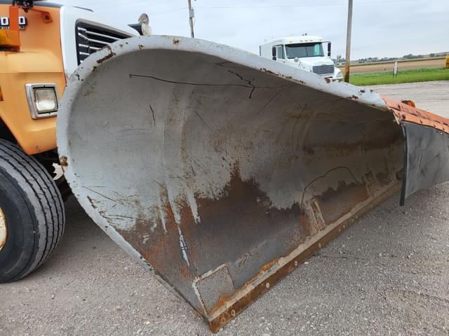 Image of Ford L8000 equipment image 2