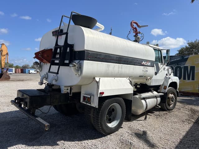 Image of Ford L9000 equipment image 3