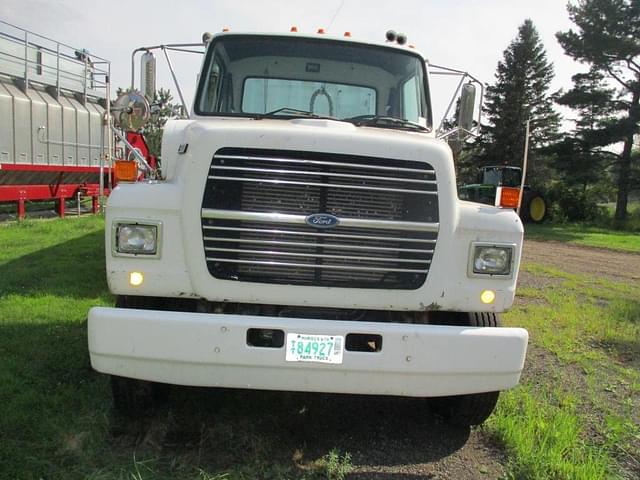 Image of Ford L9000 equipment image 3