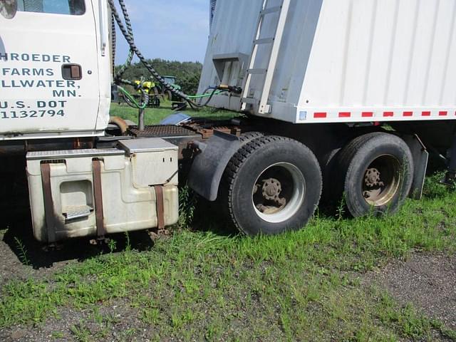 Image of Ford L9000 equipment image 2