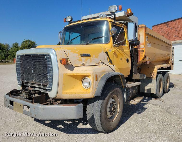 1996 Ford L9000 Equipment Image0