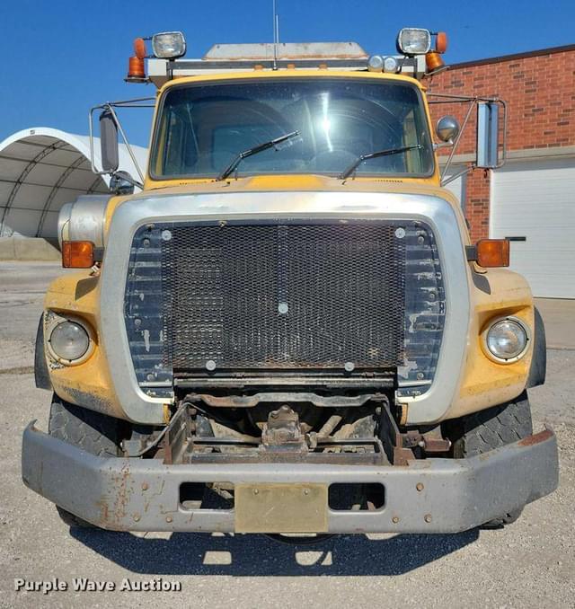 Image of Ford L9000 equipment image 1