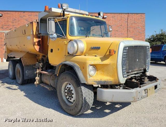Image of Ford L9000 equipment image 2