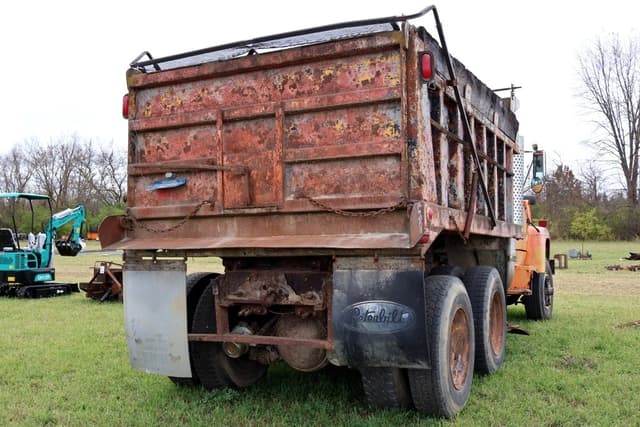 Image of Ford L9000 equipment image 2