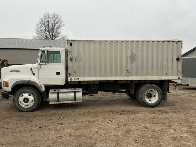 Image of Ford L9000 equipment image 2