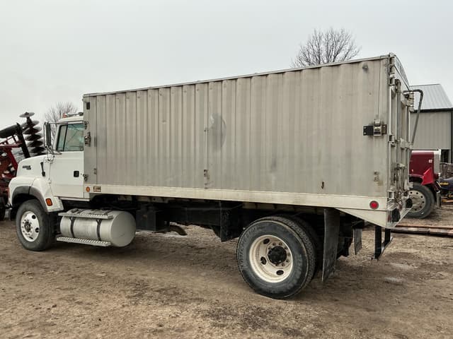 Image of Ford L9000 equipment image 3