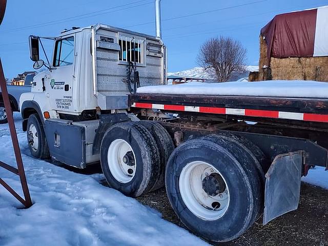 Image of Ford L9000 equipment image 2