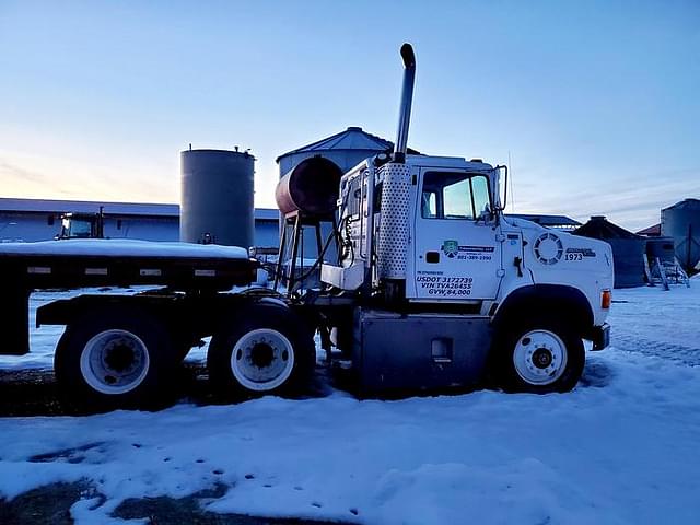 Image of Ford L9000 equipment image 4