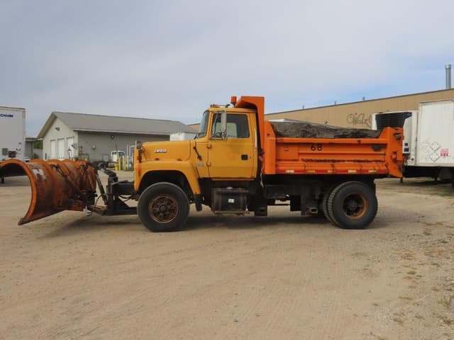 Image of Ford L9000 equipment image 4